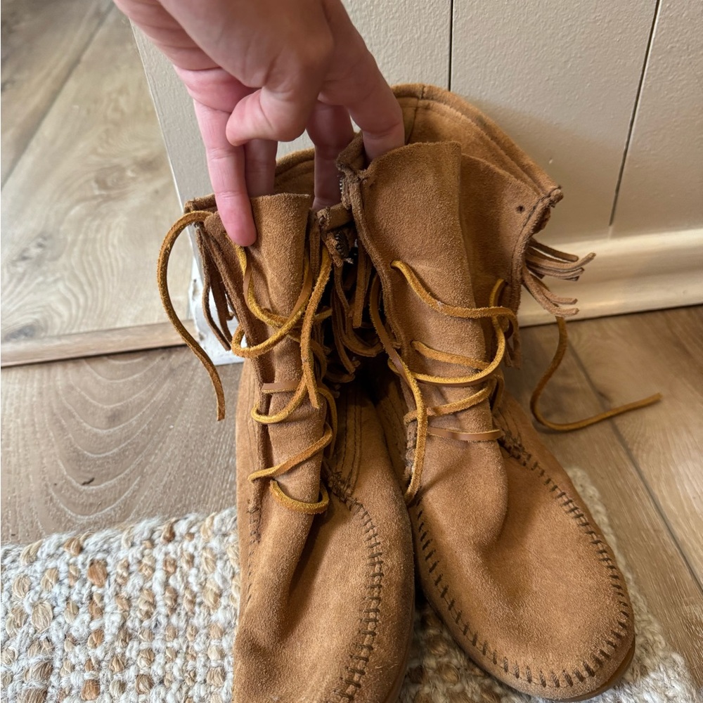 Minnetonka Brown Suede Fringe Boots